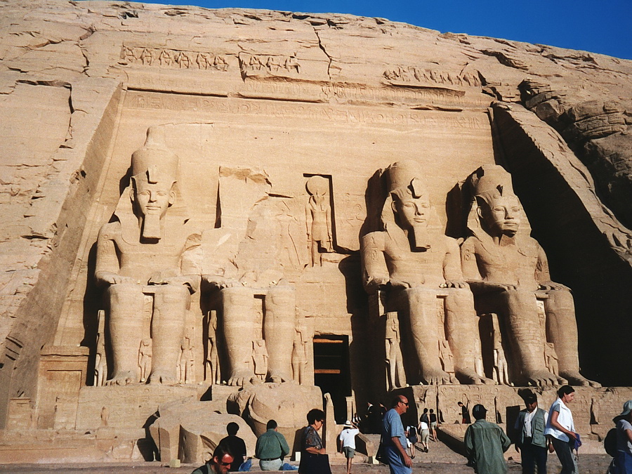 Abu Simbel - Ramses Abu Simbel is situated far in the desert in the south. The 2 temples of Ramses and Nefertari do have the most impressive statues of whole Egypt. Stefan Cruysberghs